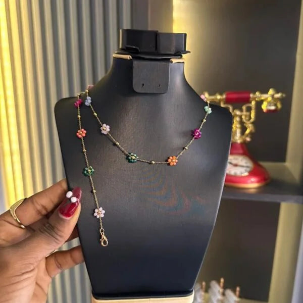 Dainty flower necklace set