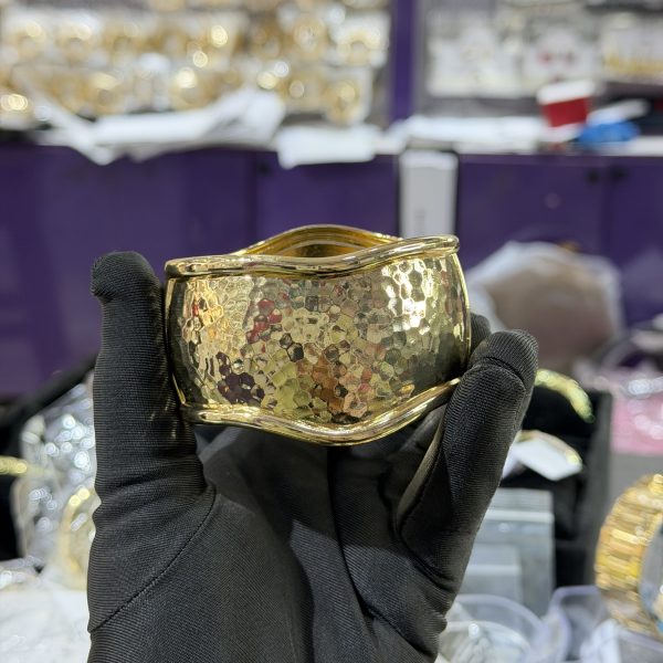 Generic chunky bracelet