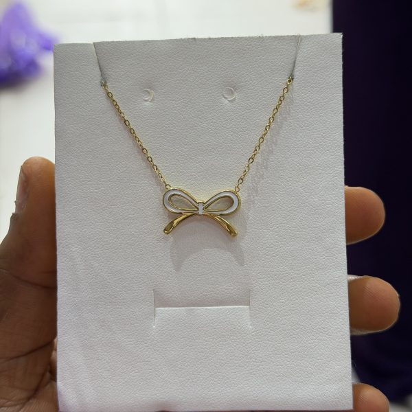 Minnie white bow tie necklace