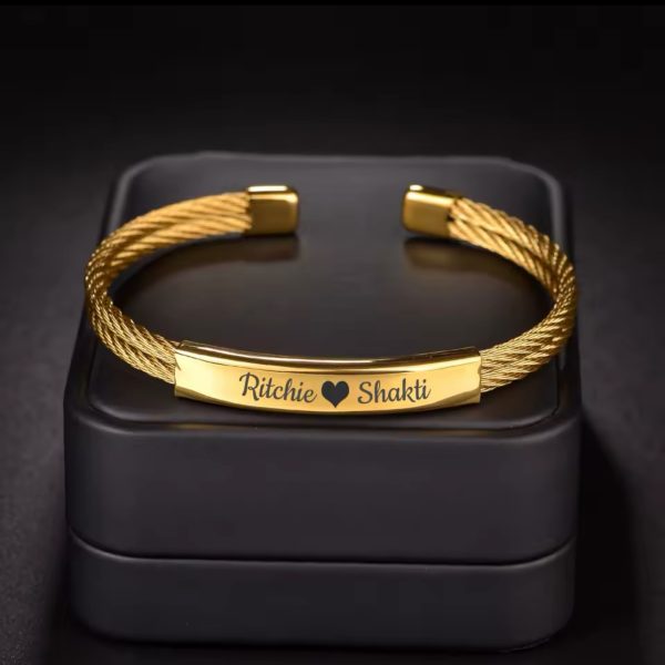 Curve engraved bracelet